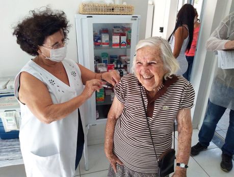 Umuarama vacinada, nossa gente protegida! Umuarama vacinada, nossa gente protegida!