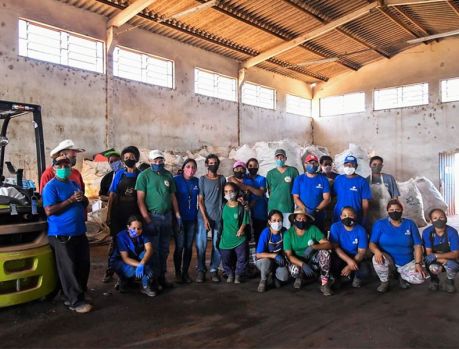Cooperativa recicla 100 toneladas de lixo/mês!!! Cooperativa recicla 100 toneladas de lixo/mês!!!