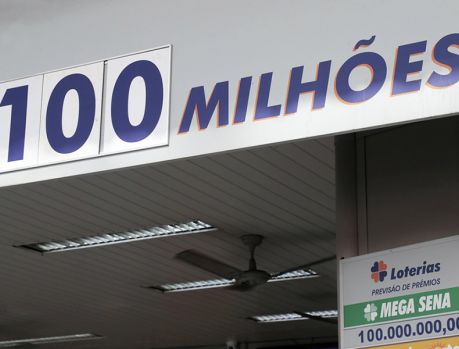 Mega-Sena acumula e prêmio chega a R$ 100 milhões Mega-Sena acumula e prêmio chega a R$ 100 milhões