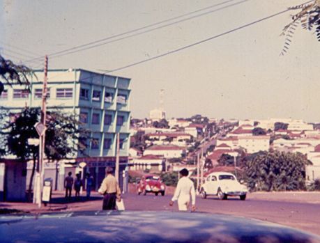 O ‘Balança mas não cai’ foi o prédio mais alto de Umuarama O ‘Balança mas não cai’ foi o prédio mais alto de Umuarama