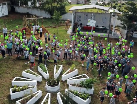 Ação ambiental do Sicredi e IDR-PR na Expo Umuarama