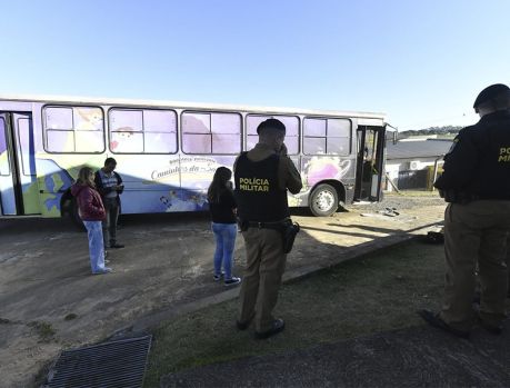 Ônibus da Biblioteca Itinerante é destruído por vândalos!!! 