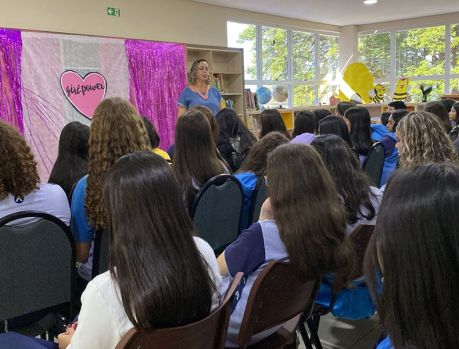 Alunos da Escola Adventista de Umuarama reunidos em conversa sem tabus Alunos da Escola Adventista de Umuarama reunidos em conversa sem tabus