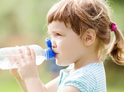 ÁGUA EVITA DESIDRATAÇÃO NO FORTE CALOR