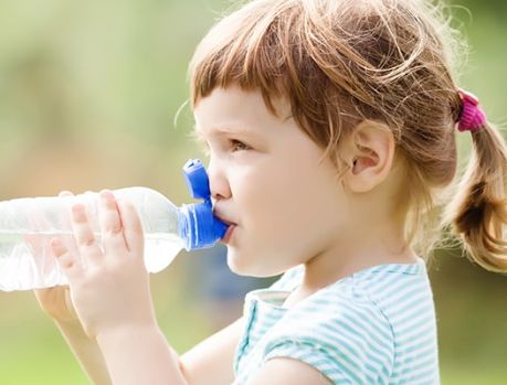 ÁGUA EVITA DESIDRATAÇÃO NO FORTE CALOR