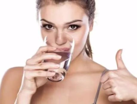 DEVEMOS BEBER 3 LITROS DE ÁGUA POR DIA! DEVEMOS BEBER 3 LITROS DE ÁGUA POR DIA!