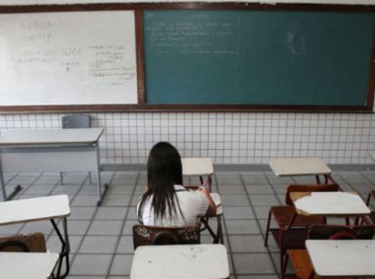 QUASE 10 MILHÕES DE JOVENS ESTÃO FORA DA ESCOLA 