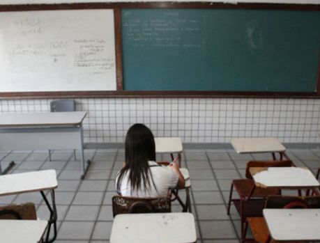 QUASE 10 MILHÕES DE JOVENS ESTÃO FORA DA ESCOLA 