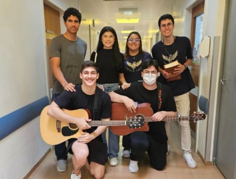 JOVENS CRISTÃOS LEVAM FÉ, MÚSICA E ESPERANÇA AO CEMIL! JOVENS CRISTÃOS LEVAM FÉ, MÚSICA E ESPERANÇA AO CEMIL!