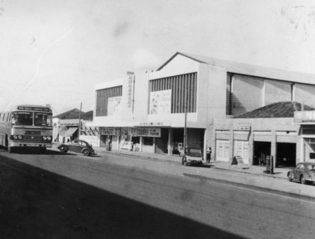 UMUARAMA JÁ TEVE UM DOS MAIORES CINEMAS DO PARANÁ! UMUARAMA JÁ TEVE UM DOS MAIORES CINEMAS DO PARANÁ!