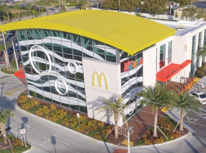 O MAIOR MCDONALD&#039;S DO MUNDO É UMA MARAVILHA!