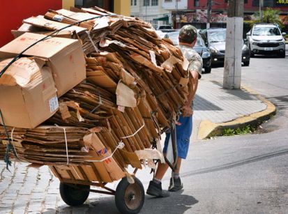 VALORIZANDO O TRABALHO DOS CATADORES DE RECICLÁVEIS