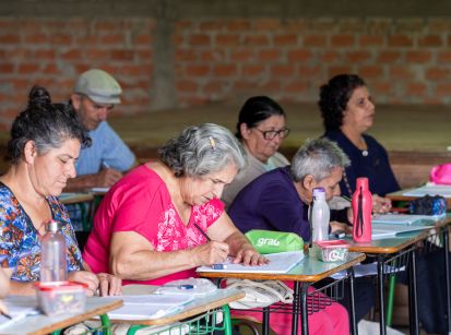 CURSO ENSINA JOVENS, ADULTOS E IDOSOS A LER E ESCREVER