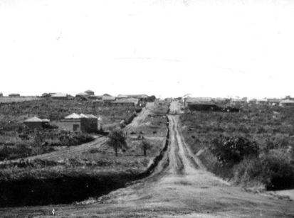 A AVENIDA PARANÁ QUANDO AINDA NÃO EXISTIA ASFALTO A AVENIDA PARANÁ QUANDO AINDA NÃO EXISTIA ASFALTO