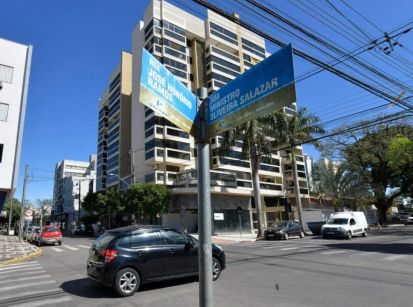 RUA MOVIMENTADA TEM NOME DE ALGUÉM DESCONHECIDO... RUA MOVIMENTADA TEM NOME DE ALGUÉM DESCONHECIDO...