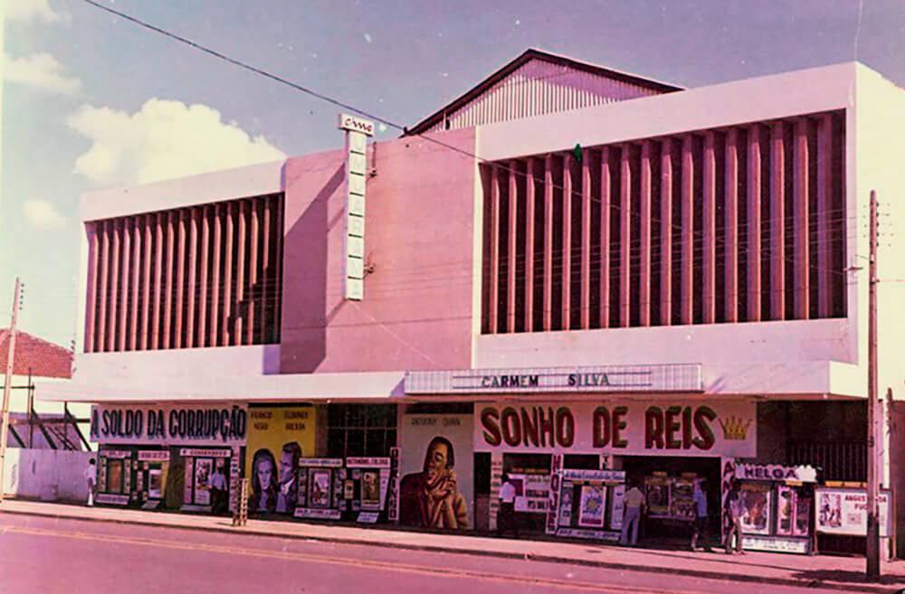 IR AO CINEMA ERA A MAIOR PAIXÃO DOS UMUARAMESES!