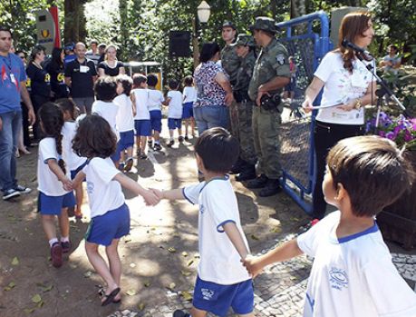 Abraço Ambiental no bosque será na quarta-feira (24) Abraço Ambiental no bosque será na quarta-feira (24)