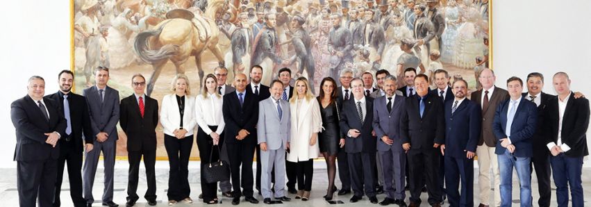 Governadora com os grandes jornais