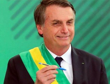 Pagaram mico: caneta Bic do presidente Bolsonaro não é Bic! Pagaram mico: caneta Bic do presidente Bolsonaro não é Bic!