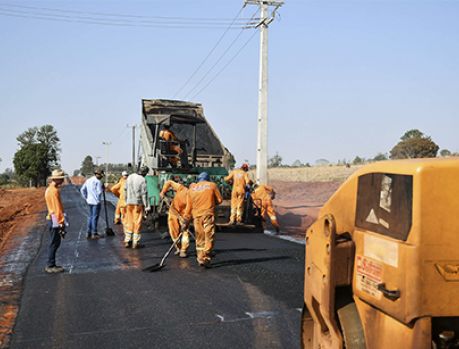 A 1ª estrada rural asfaltada pela Prefeitura da história de Umuarama!