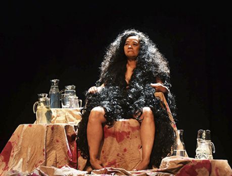 Atriz vencedora do Prêmio Shell de Teatro se apresenta em Umuarama Atriz vencedora do Prêmio Shell de Teatro se apresenta em Umuarama