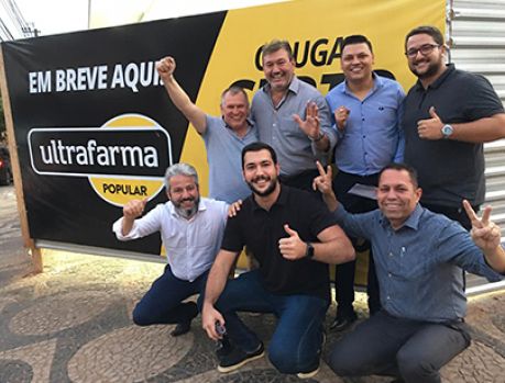 Sidney Oliveira inaugura “Ultrafarma Popular” em Umuarama Sidney Oliveira inaugura “Ultrafarma Popular” em Umuarama