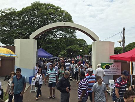 Finados: 30 mil pessoas são esperadas no cemitério de Umuarama Finados: 30 mil pessoas são esperadas no cemitério de Umuarama