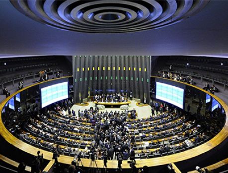 Políticos torram R$45 mi: propaganda Políticos torram R$45 mi: propaganda