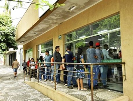 Umuarama empregou mais de 2 mil trabalhadores em 2019! Umuarama empregou mais de 2 mil trabalhadores em 2019!