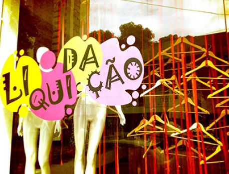 Lojas de Umuarama ficam abertas sábado das 9 às 17 horas Lojas de Umuarama ficam abertas sábado das 9 às 17 horas