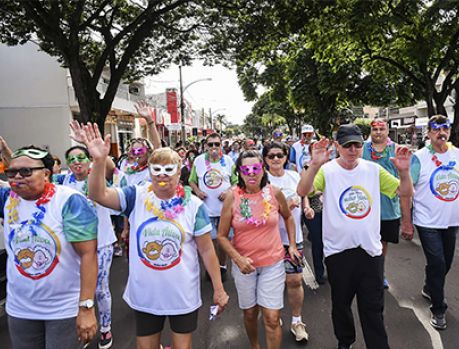 Carnaval da Saudade irradiou alegria na Avenida Paraná! Carnaval da Saudade irradiou alegria na Avenida Paraná!