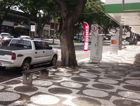 Umuarama deserta e lojas vazias na véspera do Carnaval Umuarama deserta e lojas vazias na véspera do Carnaval