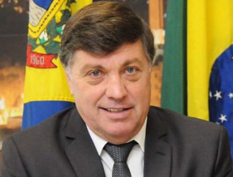 Prefeito decreta o fechamento do comércio durante uma semana!!! Prefeito decreta o fechamento do comércio durante uma semana!!!