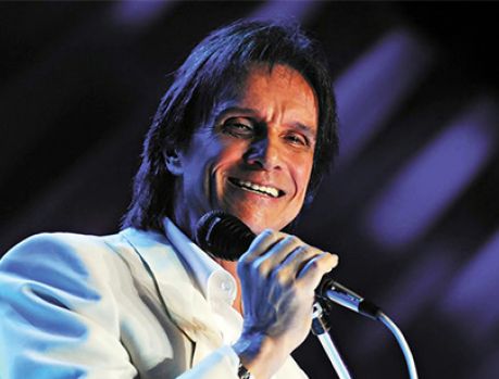 Roberto Carlos faz super live histórica neste domingo no YouTube! Roberto Carlos faz super live histórica neste domingo no YouTube!