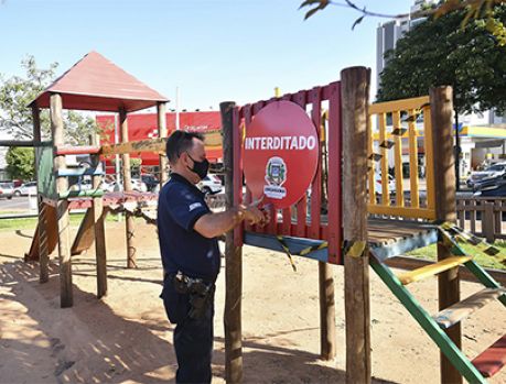 Praças e parques infantis de Umuarama estão interditados! Praças e parques infantis de Umuarama estão interditados!