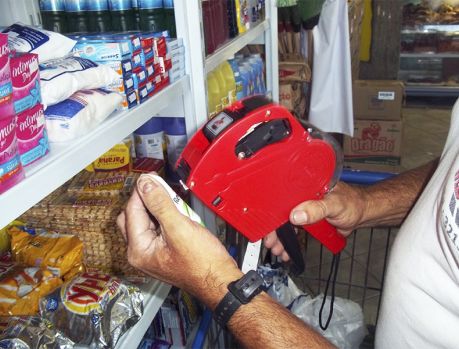 Com a alta dos preços dos produtos, as vendas caem... Com a alta dos preços dos produtos, as vendas caem...