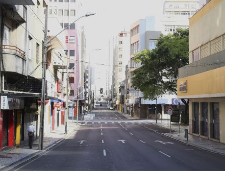 390 cidades do Paraná adotaram o lockdown! 390 cidades do Paraná adotaram o lockdown!