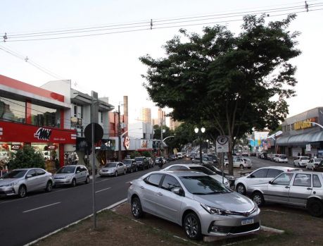 Neste sábado comércio de Umuarama aberto à tarde