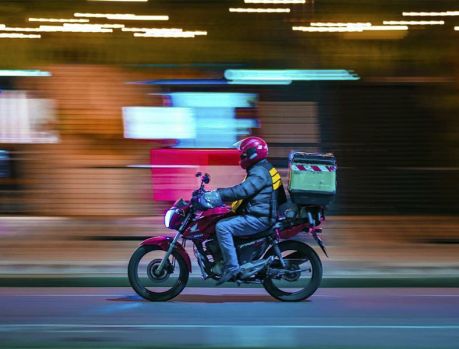 Em 90% dos acidentes de trânsito há o envolvimento de motociclistas! Em 90% dos acidentes de trânsito há o envolvimento de motociclistas!