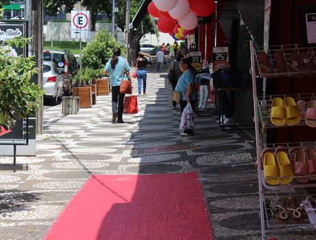 No fim de semana tem Sabadão; no feriado fecha tudo em Umuarama! 