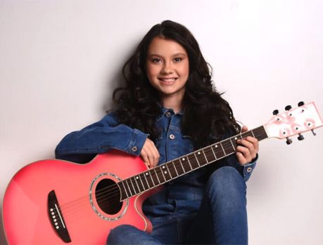 Maria Victória vai cantar e encantar os convidados na Casa Gomes Maria Victória vai cantar e encantar os convidados na Casa Gomes