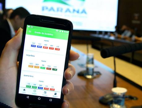 Pais vão poder conferir notas dos filhos por aplicativo no Paraná