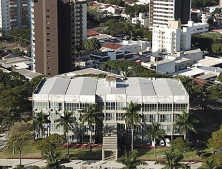 Prefeitura paga R$ 4,2 milhões de 13º salário ao funcionalismo Prefeitura paga R$ 4,2 milhões de 13º salário ao funcionalismo