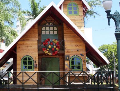 Umuarama em festa: Papai Noel chegará hoje à noite! Umuarama em festa: Papai Noel chegará hoje à noite!