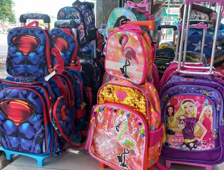 Bolsas e mochilas na Ali Presentes, as preferidas na volta à escola! 