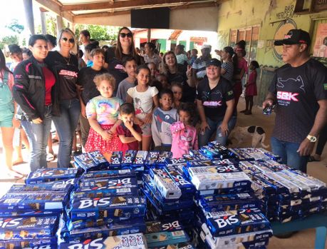 SBK Motoclube presenteou centenas de crianças com alegria e chocolates SBK Motoclube presenteou centenas de crianças com alegria e chocolates
