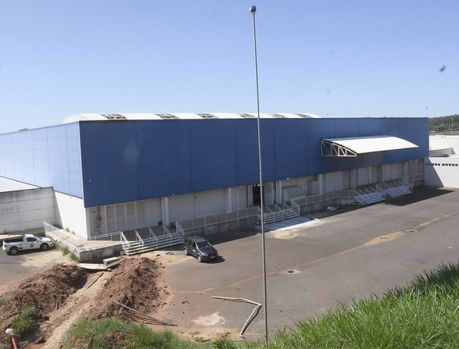 Centro de Eventos: Obra parada resulta em R$ 900 mil de prejuízo!!! Centro de Eventos: Obra parada resulta em R$ 900 mil de prejuízo!!!