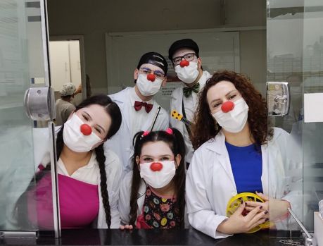 Projeto Uniparlhaços entrega doação de cobertores e mantas à Norospar Projeto Uniparlhaços entrega doação de cobertores e mantas à Norospar