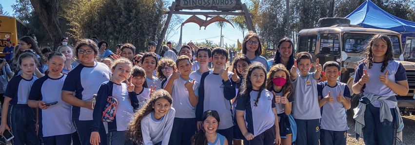 NO PARQUE DOS DINOSSAUROS 