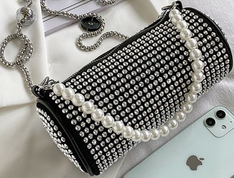 Bolsas de brilhos vão conquistar quem gosta de acessórios chamativos Bolsas de brilhos vão conquistar quem gosta de acessórios chamativos